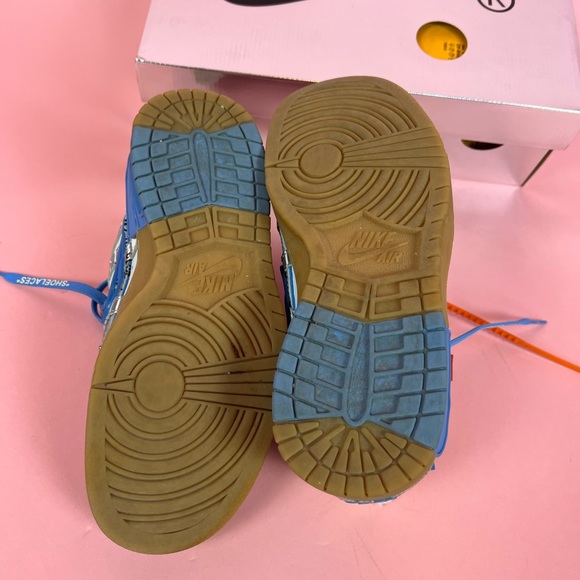 Off-White : Nike Air Rubber Dunk - Picture 5 of 11